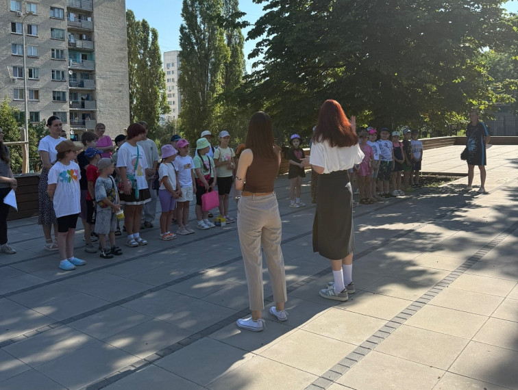 Открытие смены в пришкольном лагере.